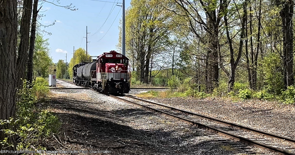 RJCL 4119 crosses the WE/CLW diamond near Pigeon Run Rd.